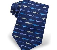 corbata con tiburones