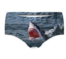 ropa interior con tiburones